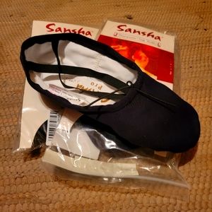SANSHA SPLIT SOLE BLACK CANVAS BALLET SHOE